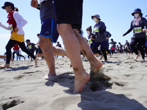 たくさんの「足あと」も砂浜美術館の作品です