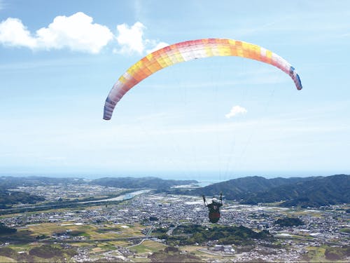 パラグライダーで見ることができる土佐市の街並み