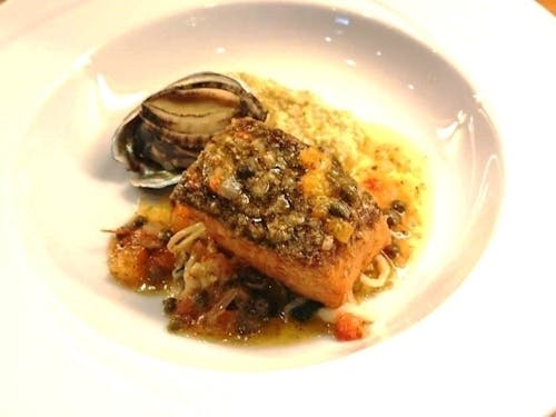 地元のフレンチレストランが作ったアワビ料理