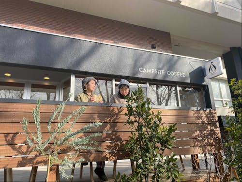 参道に面したテラス席はとても気持ちよい!