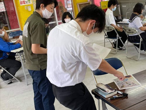 コミュニケーションや論理的思考力を鍛えるゼミ活動。 答えのない社会を生きていく力を養います。