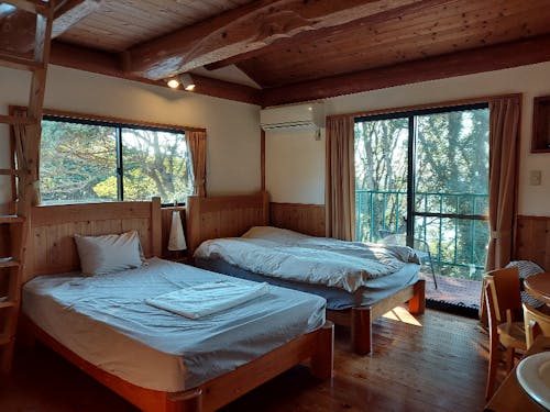 太平洋が一望できるロフト付きの客室