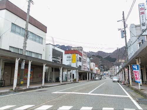 多くの観光客が訪れますが、高齢化は進んでいきます