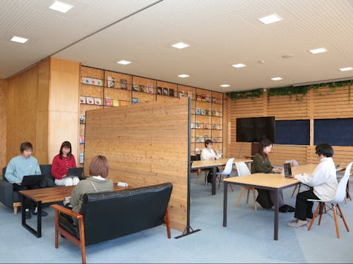 廃校活用型テレワークセンター「テラス石森」