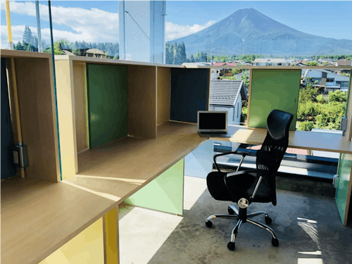 私たちが運営する富士山の見えるコワーキングスペース「ドットワーク富士吉田」