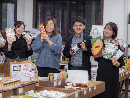 地域商社RAKUのメンバーです