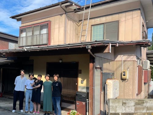 空き家だった場所を学生やよそ者が滞在できるシェアハウスに