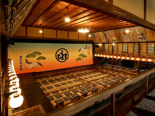 出石の城下町に佇む「出石永楽館」で開催します!(3/5)