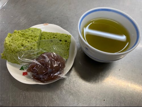 お菓子の端っこで朝10時のお茶っこ