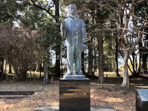 都於郡城本丸跡には、伊東マンショの像があります。