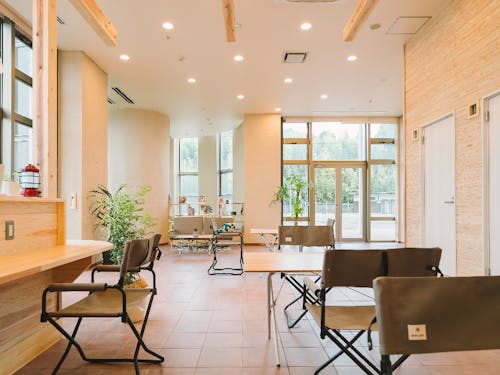 ソファ、キャンピングチェア、ハンモックのような座り心地の椅子も!