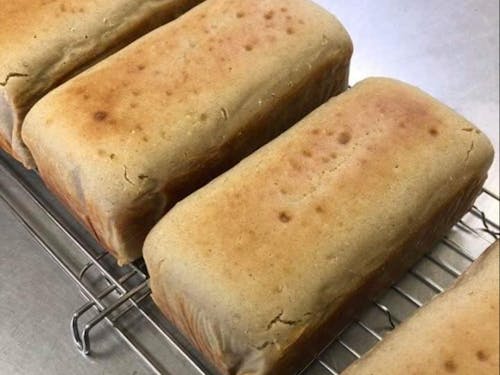 無農薬のリンゴでおこした酵母で焼く、宍戸さんのそばパン