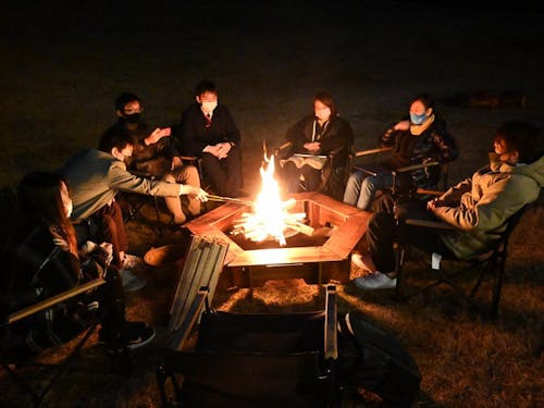 企業研修型ワーケーションの様子（焚き火）