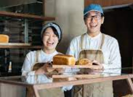 井波地域に移住されパン屋さんを開業した窪田さん夫婦。