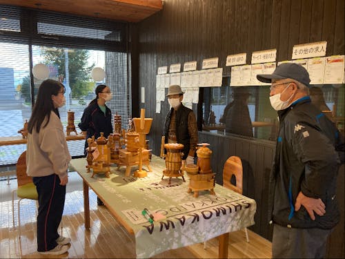課題研究の一環で町内のイベントのお手伝いをしました。地域のおじいちゃんたちが楽しそうに話をしていたのが印象的。