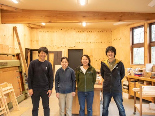 左から、中村(社長)、近藤(職人)、吉田(木工ディレクター)、奥田(森の企画室 室長)