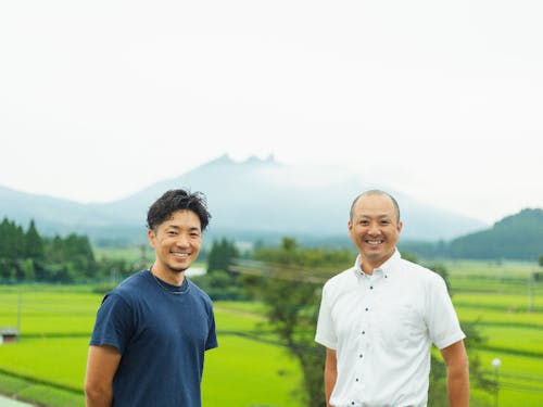 代表の竹井と高森町役場の村上さん