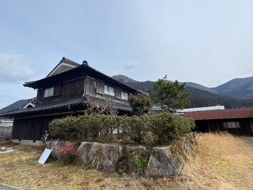 こちらは495万円のポツンと戸建て物件(売出中)