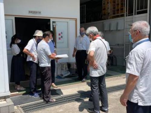 協議会のみなさんと地域の施設へ視察の様子