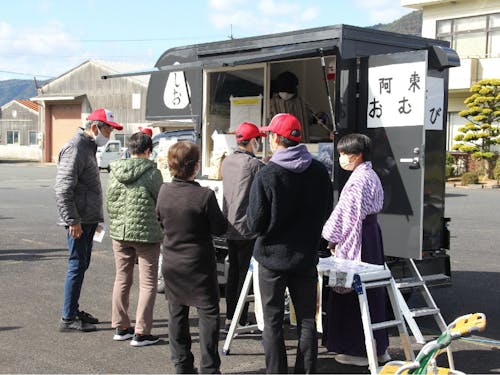 地域ファン獲得の取組み実績 キッチンカーによる「あとう米」のPR