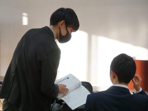 公営塾「神峰学舎」では、生徒一人ひとりの進路や興味に合わせたサポートを行います