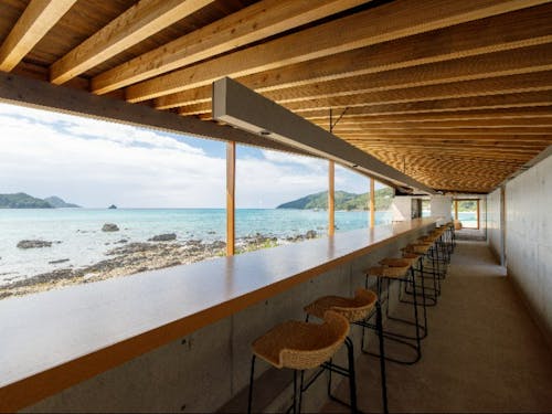 美しい夕陽を臨むレストランは海好きにはたまらないロケーション