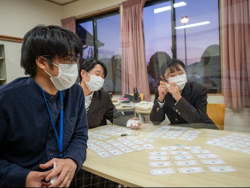 価値観カードで自分の好き・嫌いを言語化する様子