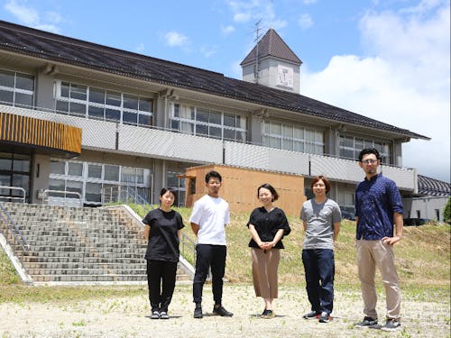 廃校を活用した活動拠点「terrace ishimori」