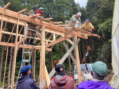 倉庫ぐらいなら自分たちで作っちゃう地元のみなさん