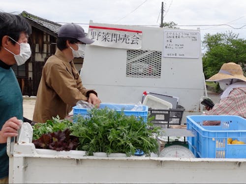 月2回島民向けに開催している野菜販売会