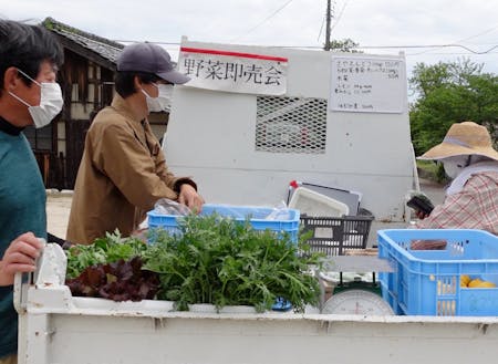 月2回島民向けに開催している野菜販売会