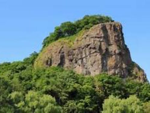 職場からは遠軽町の名物の願望岩が望めます。