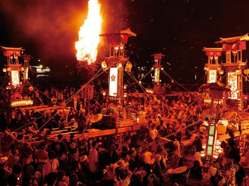 大迫力のキリコ祭り