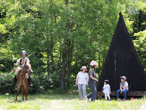 石田さんがお試し暮らしする春は新緑の季節。いろんな場所へ徒歩や自転車で挑戦してくれるのが楽しみです