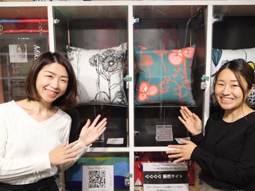 地域のまちづくりスポットEaTownでの展示会の様子