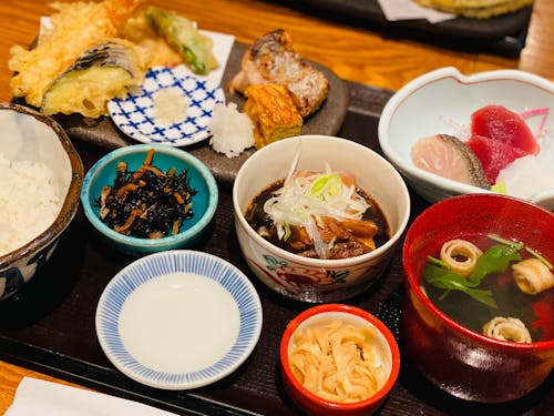 昼食 静岡の美味しい食事を召し上がってください。