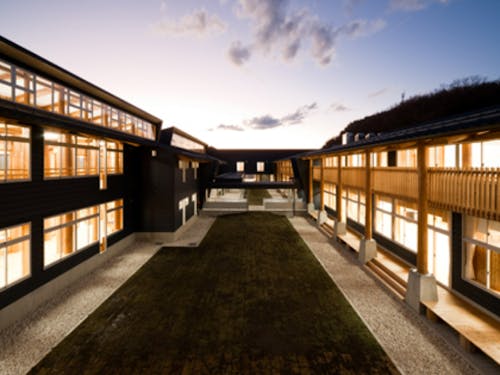 町有林のスギ、ヒノキを活用した木造校舎