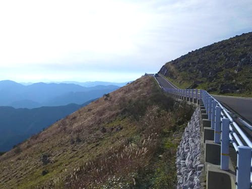西日本でいちばん空に近い道“UFOライン”