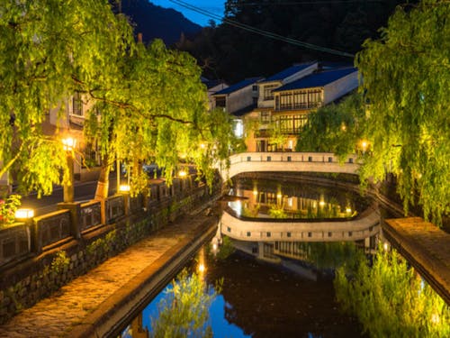 プロジェクト内で宿泊する城崎温泉。合宿中はこの街の中で外湯や料理をお楽しみいただけます。