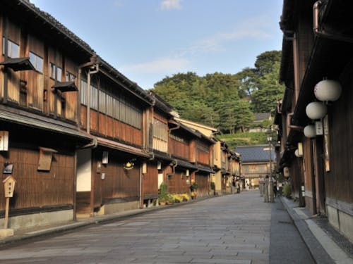 伝統的な街並みがのこる「ひがし茶屋街」