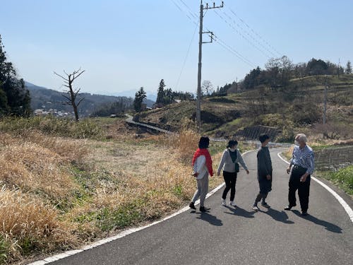 親切に空いている畑を教えてくれる地域の方