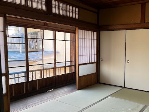 2階和室からは坪庭が見えます。