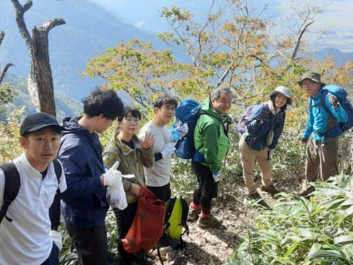 山登り研修の様子です。チームビルディング!