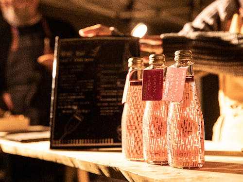 温泉ホテルの2回ベランダを使った「星屑BAR」の様子