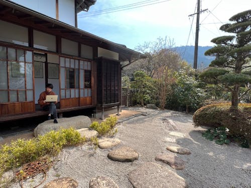 伊藤博文別邸でワーケーションしているJOくん