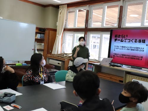 修学旅行の小学生受入れ ラジオ番組制作体験