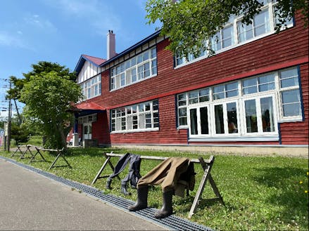 雨煙別小学校コカ・コーラ環境ハウスは廃校を利活用した、自然環境教育の拠点。