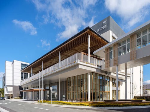 西区役所庁舎（令和４年２月にリニューアルしました♪）