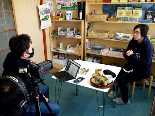 地域で活躍する方々へのインタビューの様子