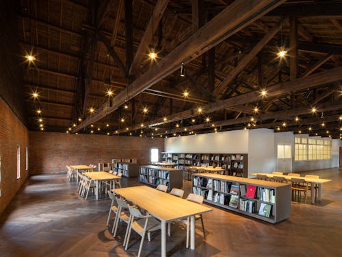 弘前れんが倉庫美術館が舞台です